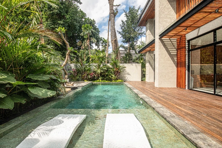 Villa For Rent Batu Belig Seminyak 5 Bedroom AK-4141 in Seminyak - Image 2