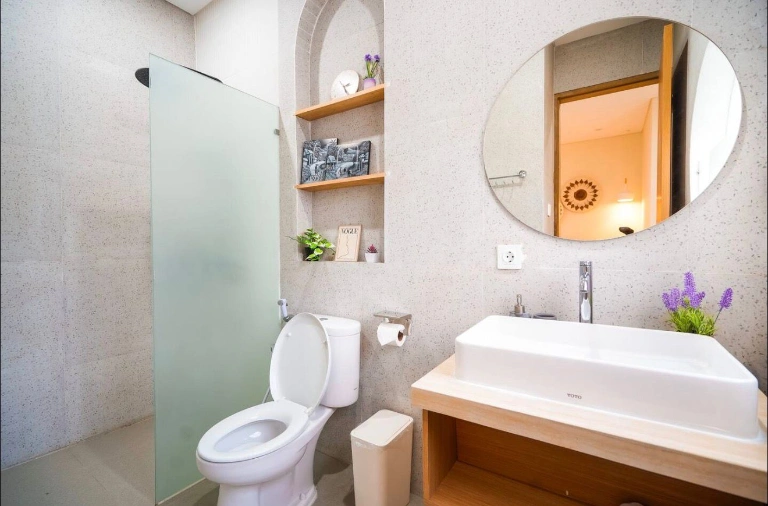 DO JES- FOR RENT MEDITERANIAN STYLE VILLA IN SANUR AREA in Sanur - Image 4