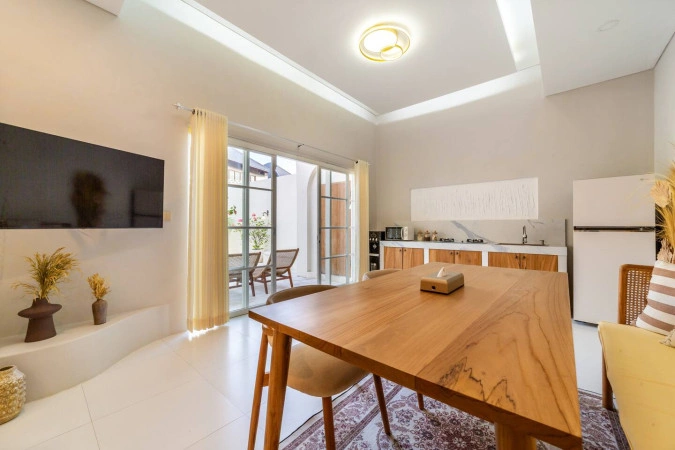 Ahana Room 1 by Orivista 1BR at the heart of Batubolong in Canggu - Image 3