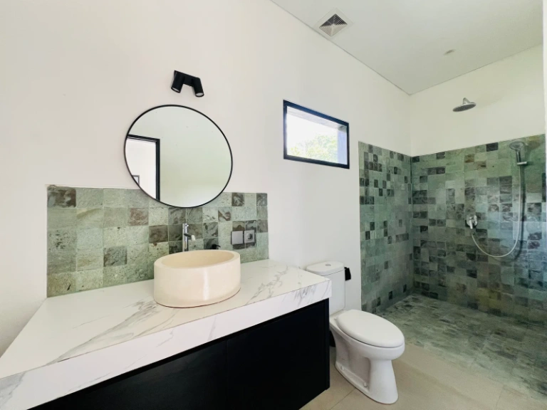 2 BEDROOMS TROPICAL MODERN VILLA IN UMALAS – MONTHLY & YEARLY – YO210 in Canggu - Image 5