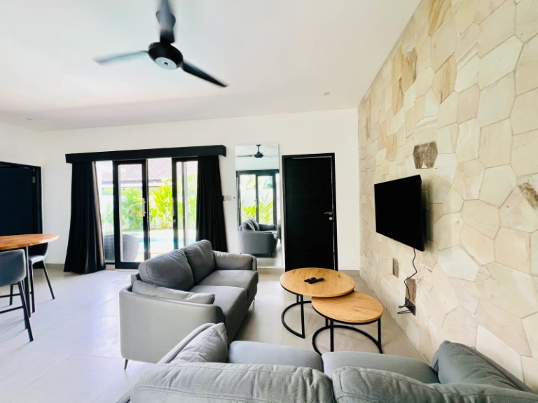2 BEDROOMS TROPICAL MODERN VILLA IN UMALAS – MONTHLY & YEARLY – YO210 in Canggu - Image 2