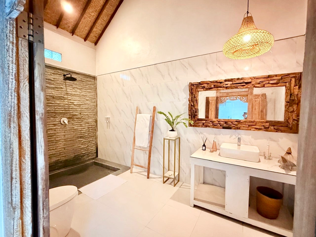 3 BEDROOM RIVER VILLA IN CANGGU in Canggu - Image 3