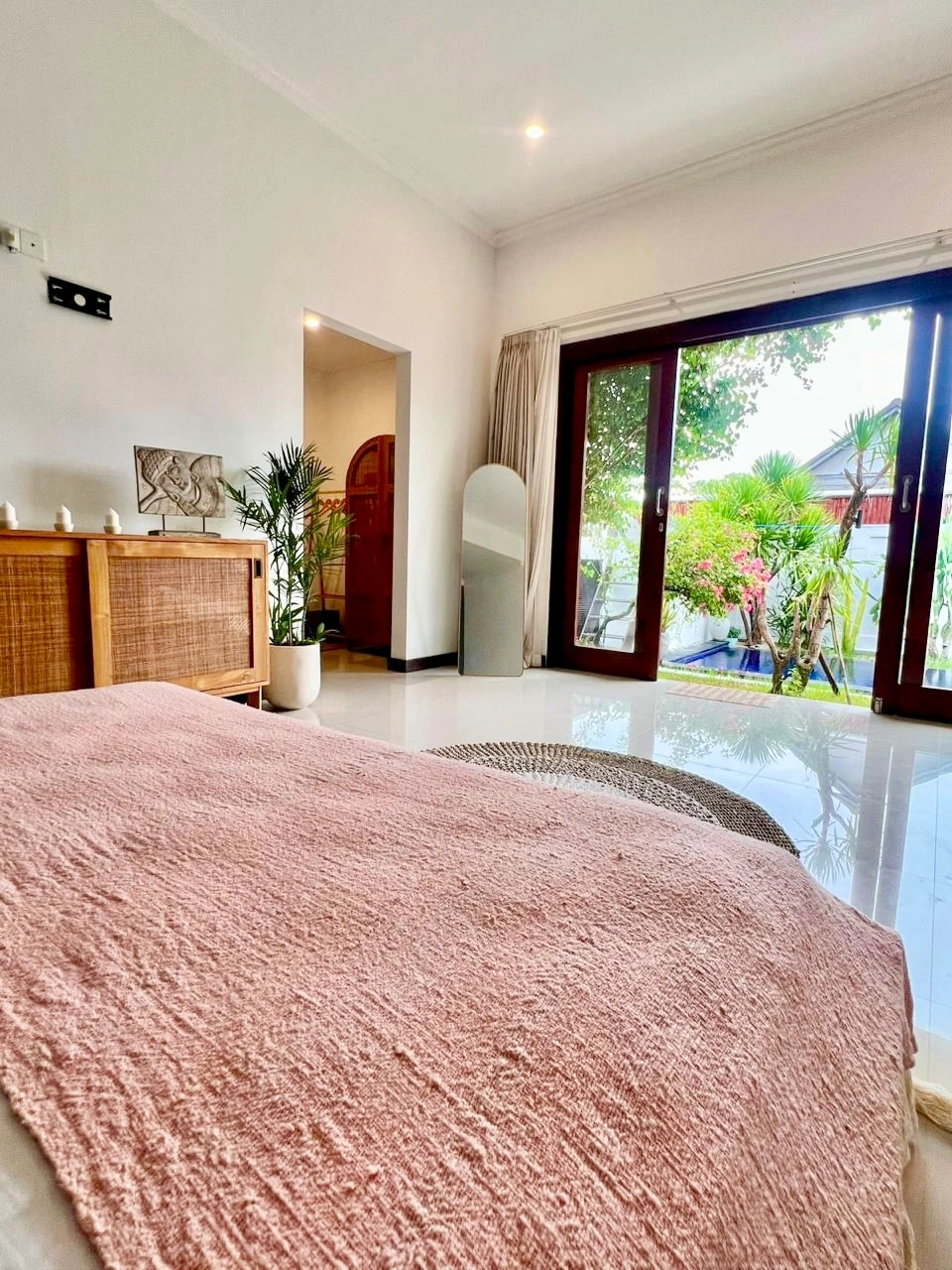 2 BEDROOM SPACIOUS VILLA IN CENTRAL UMALAS in Canggu - Image 2