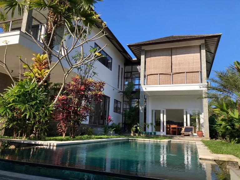 🏡 Charming 2BR Villa w/ Pool & Garden Oasis