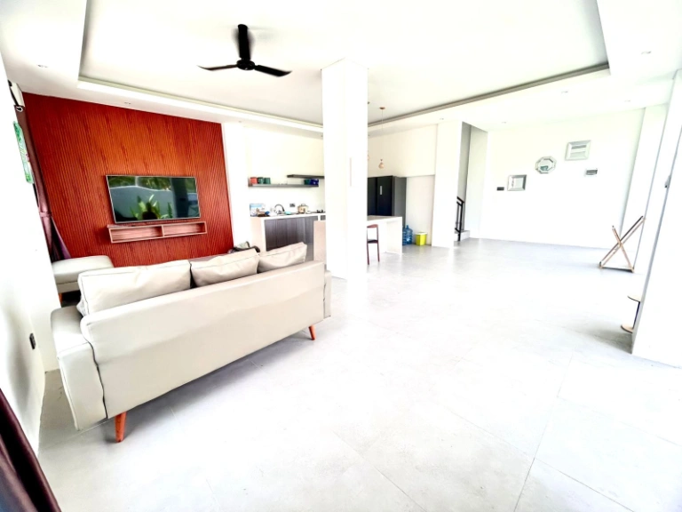 Freehold 4BR Rice Field View Villa in Canggu - Image 5