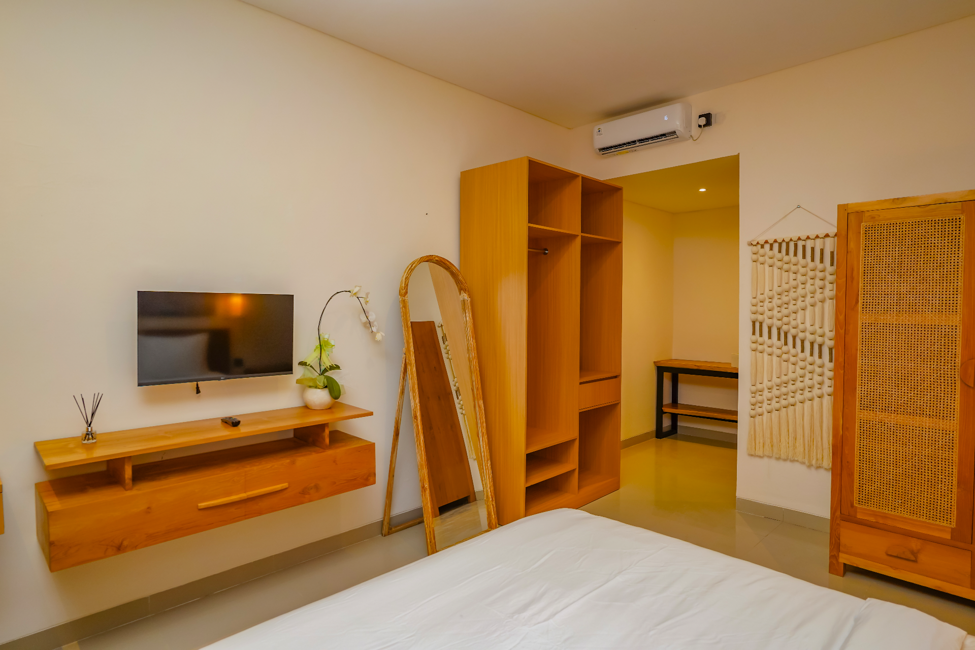 Casa Lissa Guest house with rice field view in Canggu - Image 1