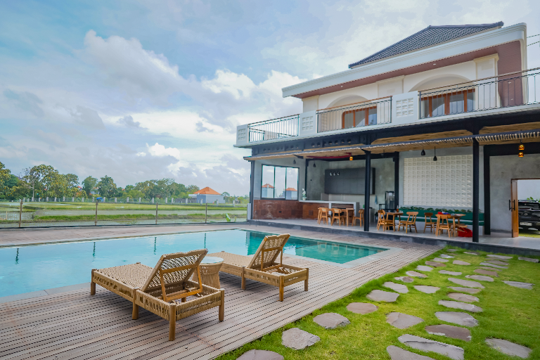 Casa Lissa Guest house with rice field view in Canggu - Image 4