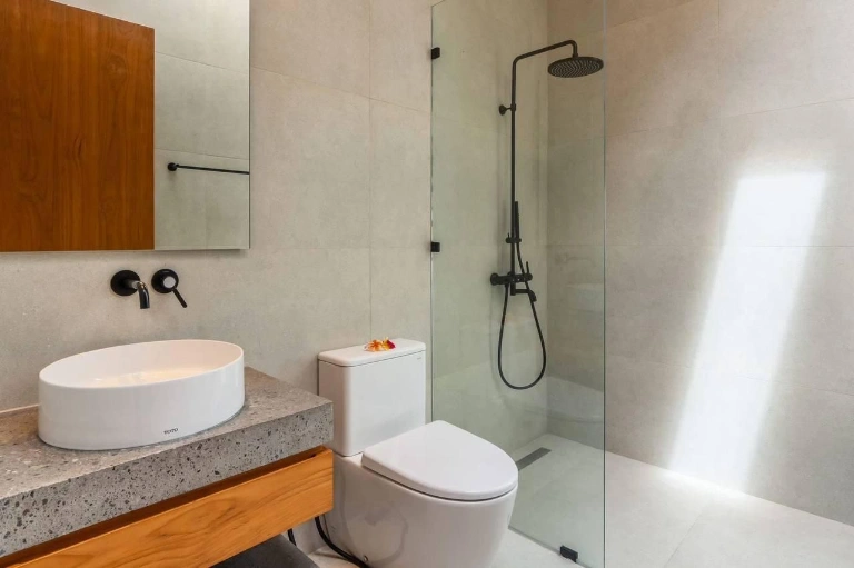 Luxury 4BR Family Villa w/ Large Garden & Pool  in Pererenan - Image 4