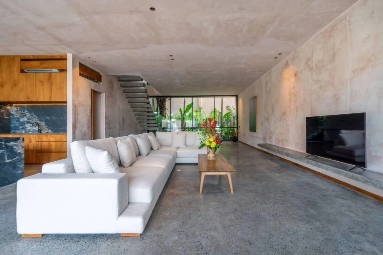 Luxury 4BR Family Villa w/ Large Garden & Pool in Pererenan - Image 2