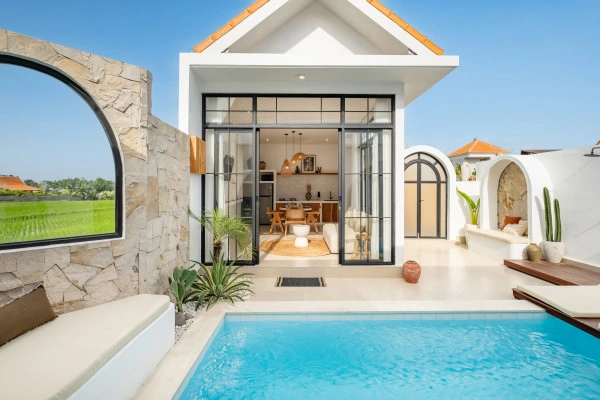 Villa Amra – Elegant Escape Overlooking Lush Rice Fields in Pererenan - Image 1