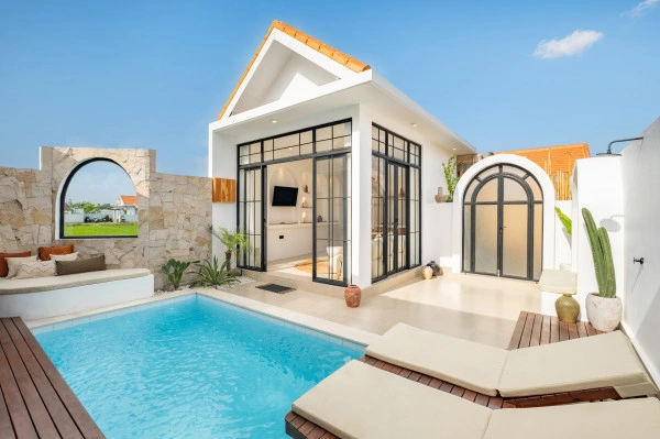 Villa Amra – Elegant Escape Overlooking Lush Rice Fields in Pererenan - Image 4