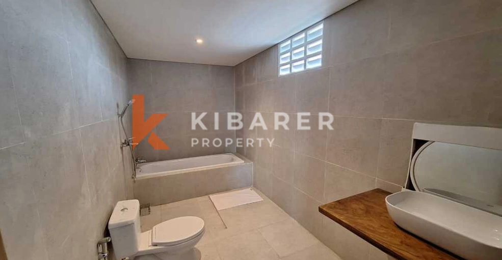 Captivating 2BR Modern Villa with Enclosed Living in Tumbak Bayuh YRR3457 in Canggu - Image 2