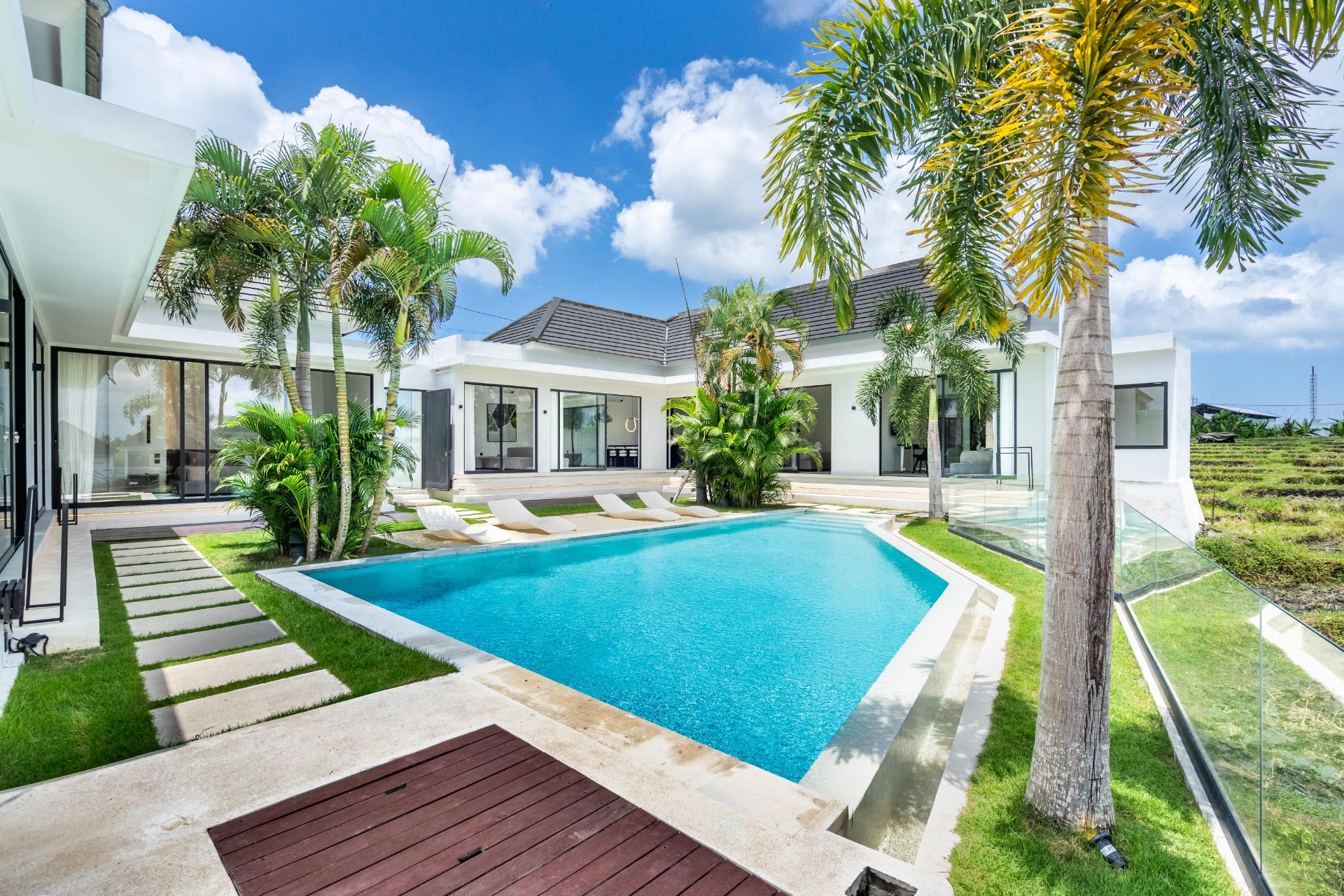 R Villa LUWA in Pererenan - Image 1