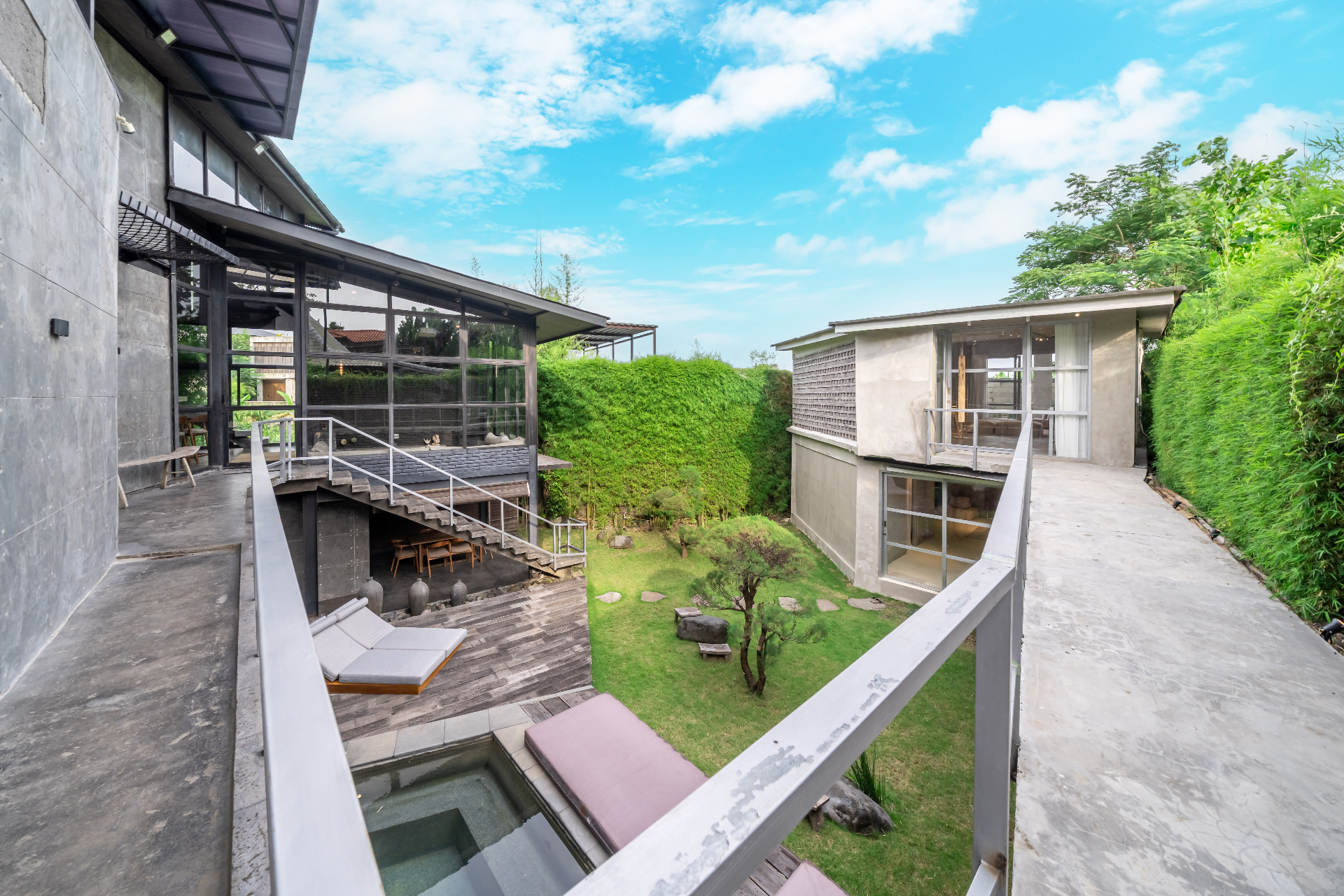 4BD LUXURY LAVA LOFT VILLA - APYS1 in Pererenan - Image 1