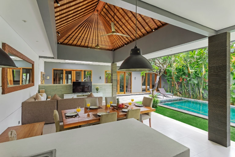 Villa Almira – Charming 3-Bedroom Villa with Spacious Garden in Umalas in Canggu - Image 4