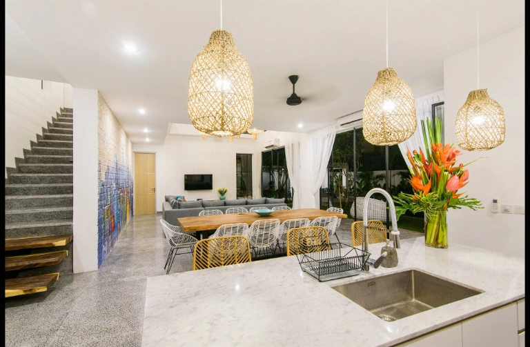 🌴 Spacious 4BR Family Villa with Pool & Garden – Prime Berawa Location in Canggu - Image 2