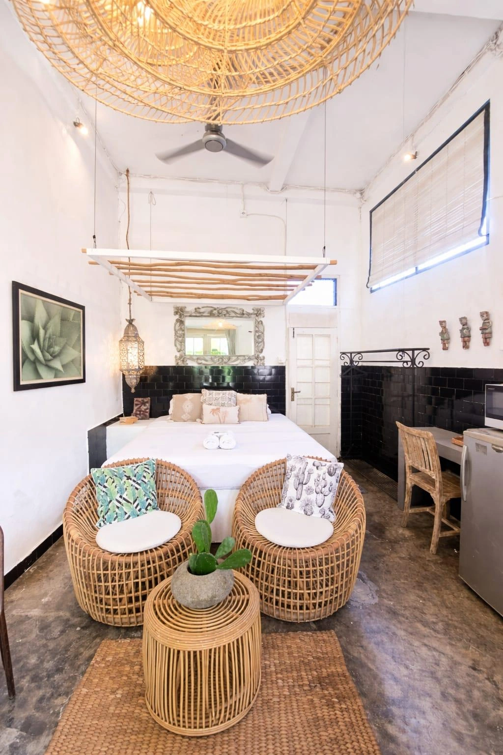 Canggu Surfers Studio wifi aircon & kitchenet.  4 mins Pepito Batu Bolong / Xfit