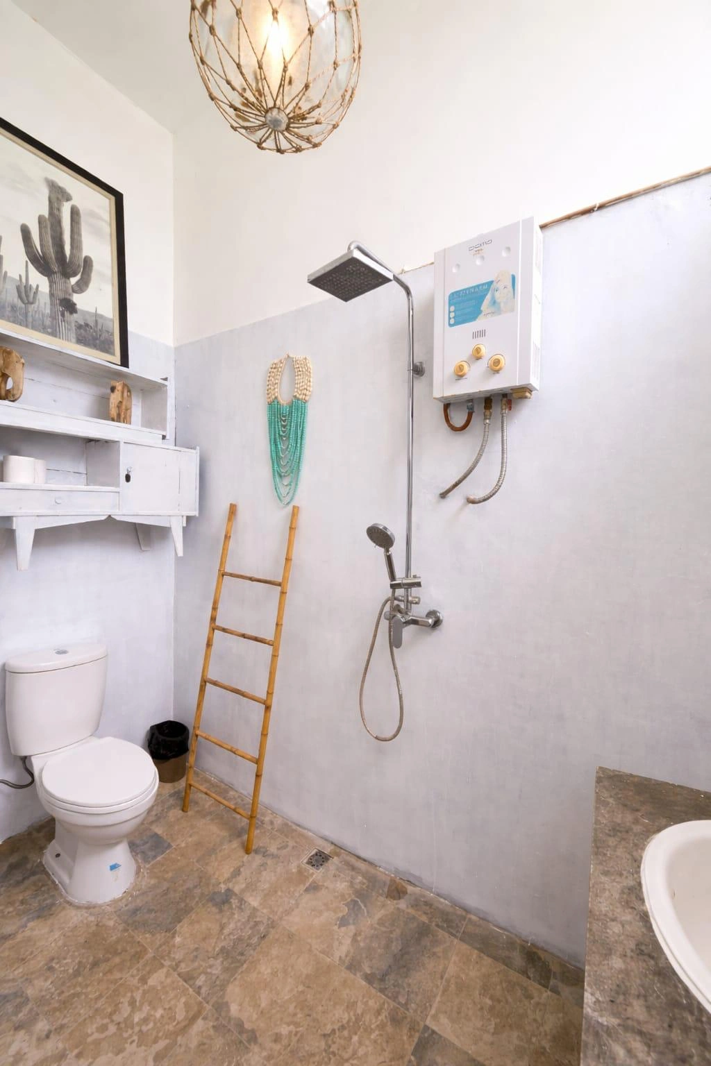 Studio 1 BEDROOM Central Canggu available again March 8th min 2 months in Canggu - Image 5