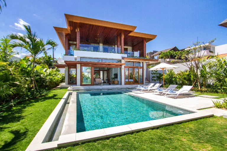 BRAND NEW LUXURY 4BD VILLA IN CEMAGI BEACHSIDE WITH SPACIOUS POOL YARD in Seseh - Image 2