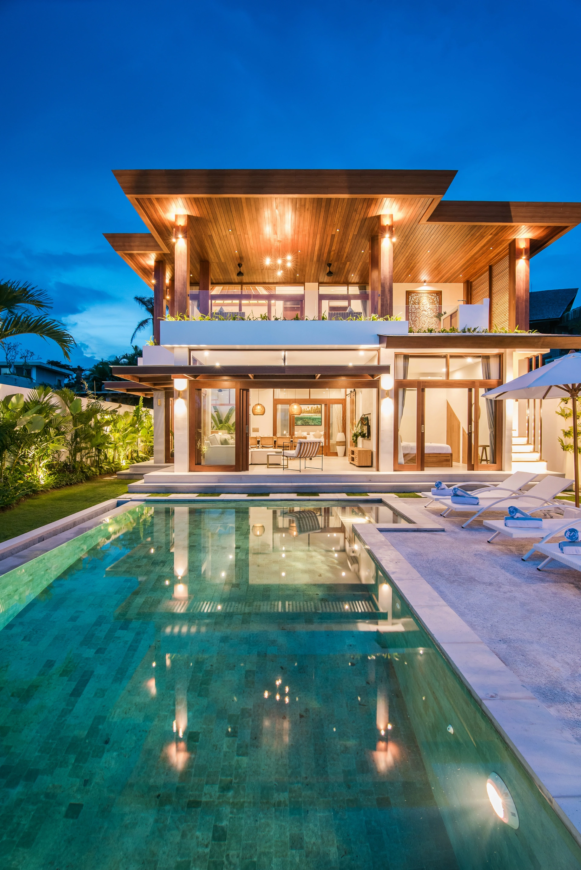 BRAND NEW LUXURY 4BD VILLA IN CEMAGI BEACHSIDE WITH SPACIOUS POOL YARD