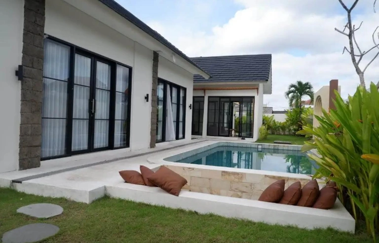 3BR VILLA WITH BIG GARDEN PADONAN, CANGGU, QUITE AREA in Canggu - Image 1