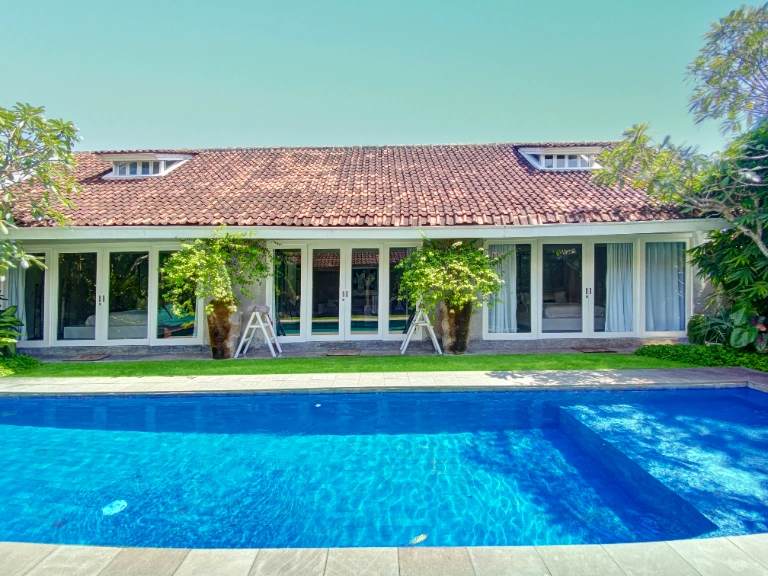 Stranded Villa By Local Property Team in Canggu - Image 2