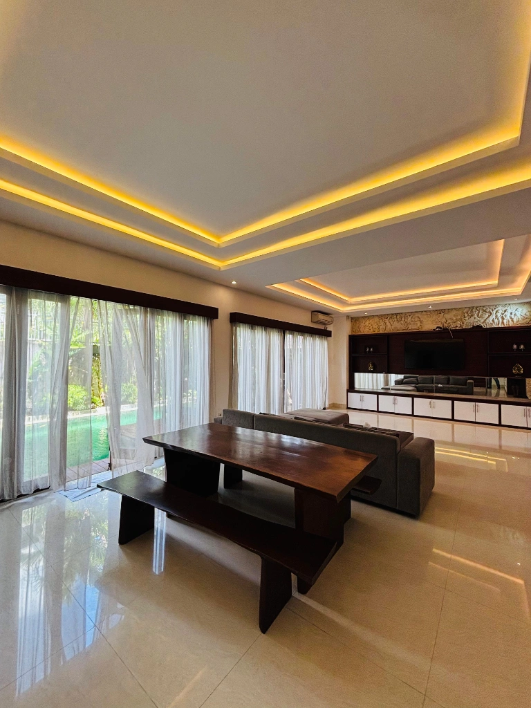 RBS31: Elegant 3-Bedroom Villa for Rent – Padang Tawang, Canggu in Canggu - Image 3