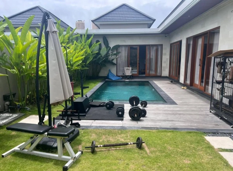2BR VILLA WITH GARDEN , POOL, AND GYM EQUIPMENT in Canggu - Image 1