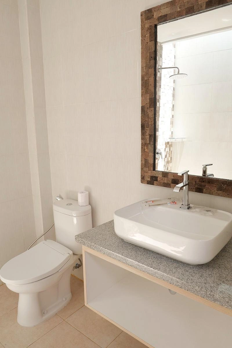 Room for Rent in Brawa Guesthouse – Premium Location Near the Beach in Canggu - Image 5