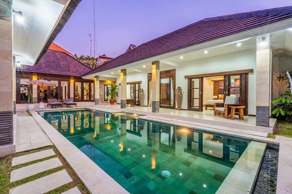 4bedroom Family Villa Walking Distance to The Beach, Supermarket, Restaurant in Canggu - Image 1