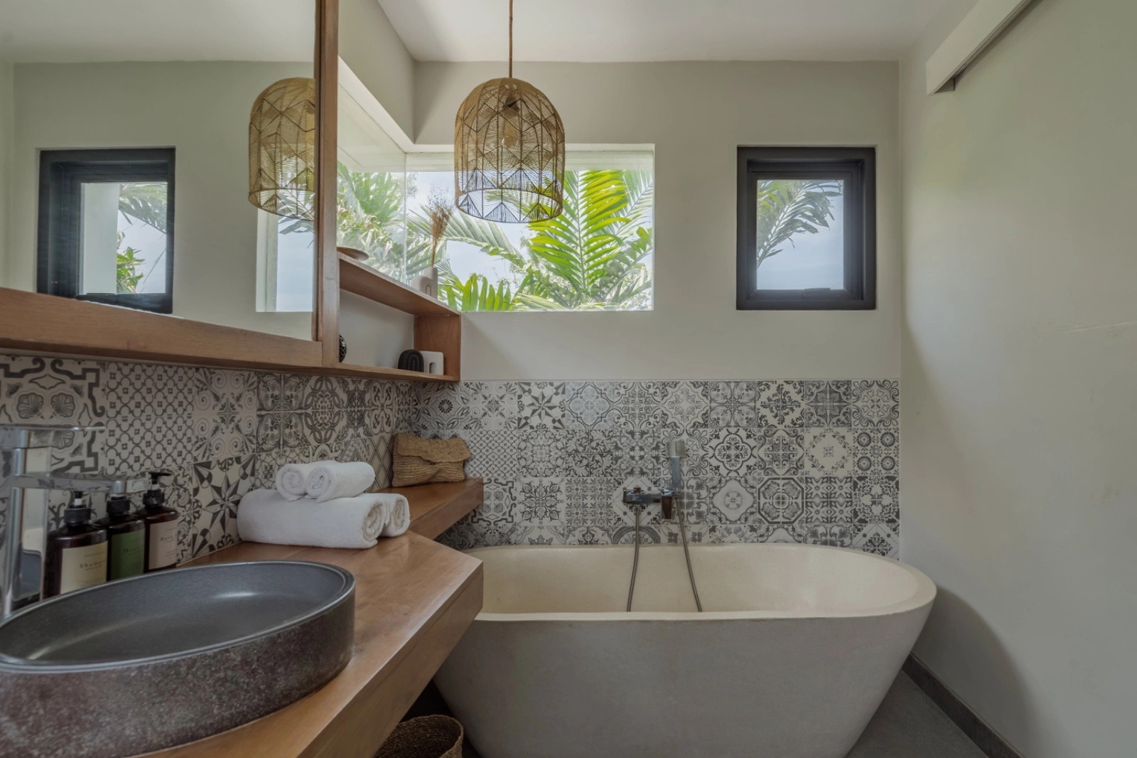 MODERN TROPICAL 4  BEDROOMS VILL IN BERAWA - CANGGU in Canggu - Image 2