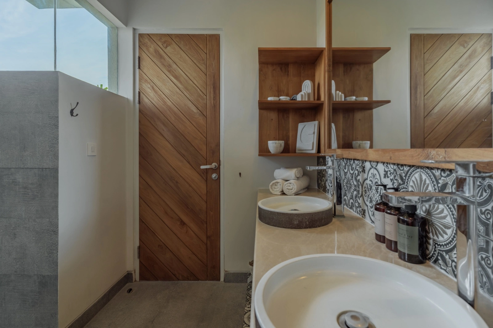 MODERN TROPICAL 4  BEDROOMS VILL IN BERAWA - CANGGU in Canggu - Image 4