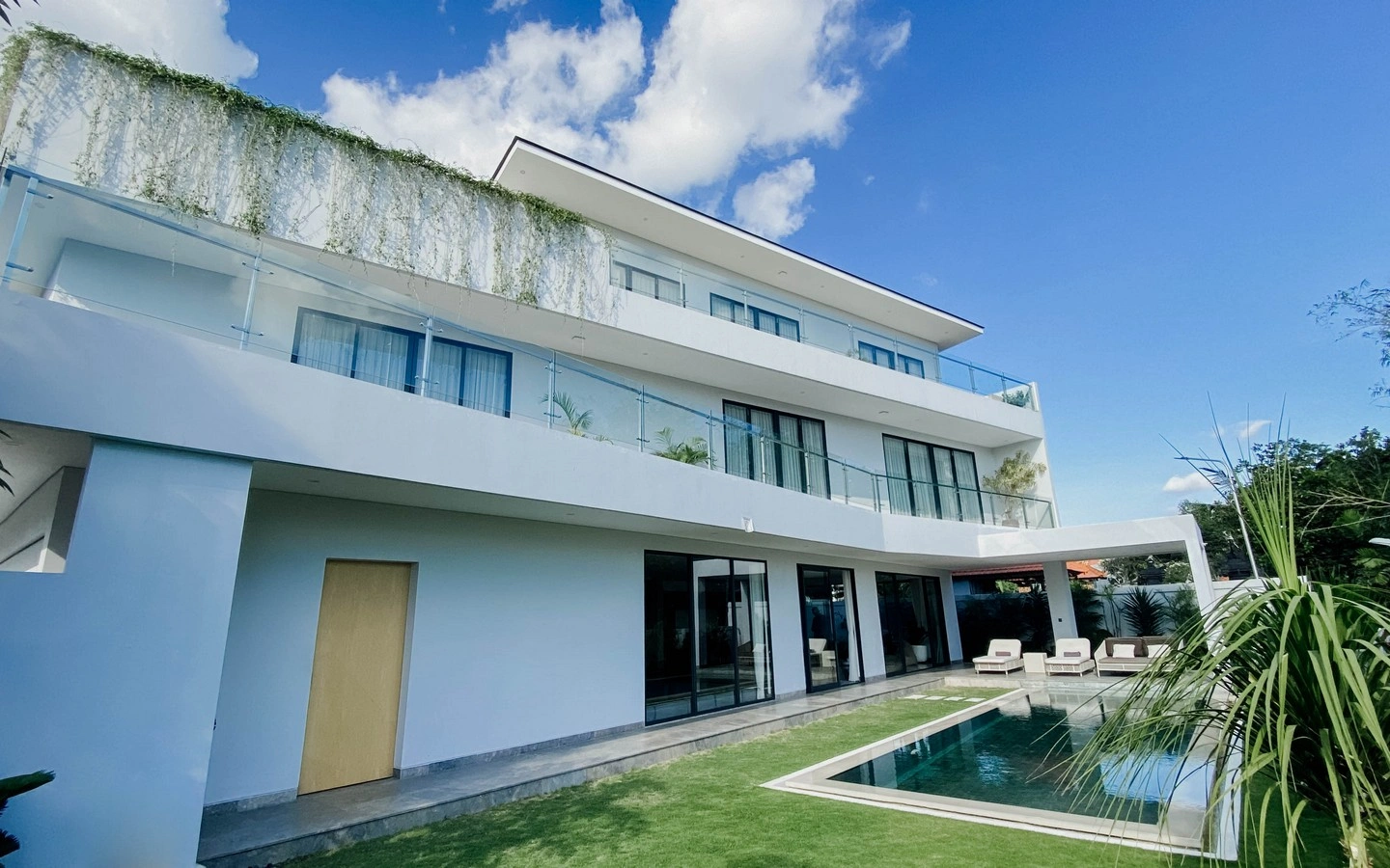 Sunset & Rice Field Views from Each Floor – Spacious Villa for Sale in Pererenan in Pererenan - Image 1