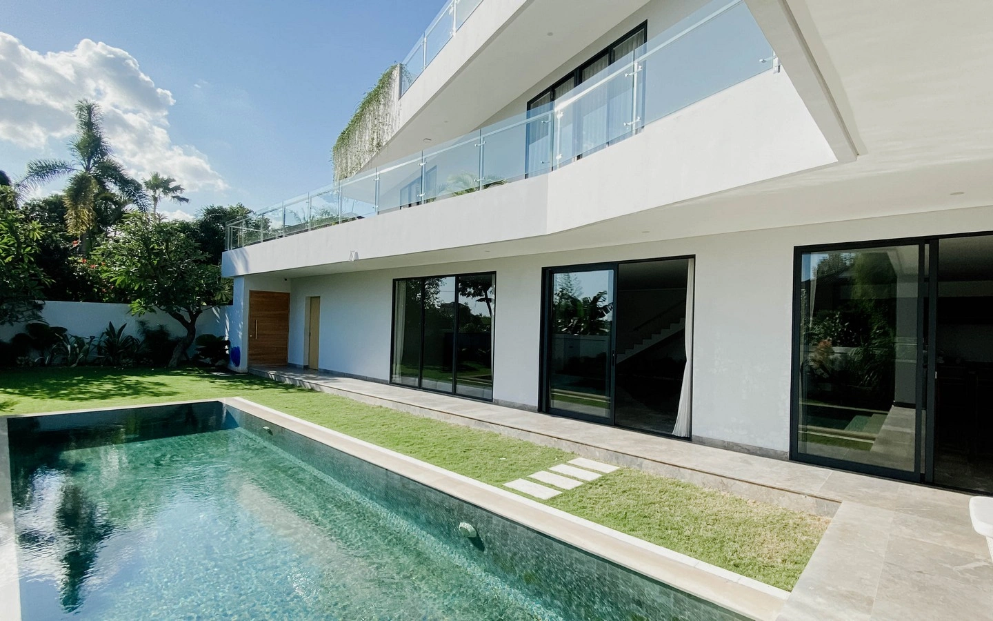 Sunset & Rice Field Views from Each Floor – Spacious Villa for Sale in Pererenan in Pererenan - Image 2