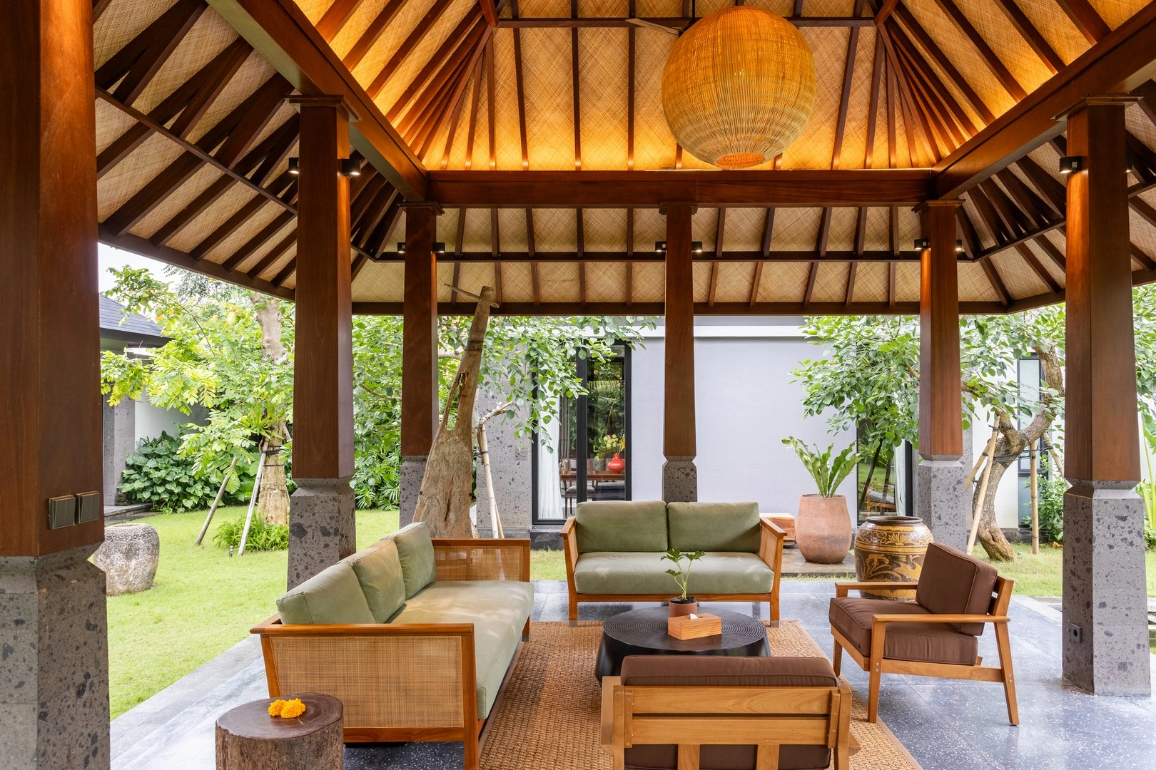 High-End Modern Tropical 4BR Villa with Expansive Garden in Kayu Tulang-Canggu in Canggu - Image 5