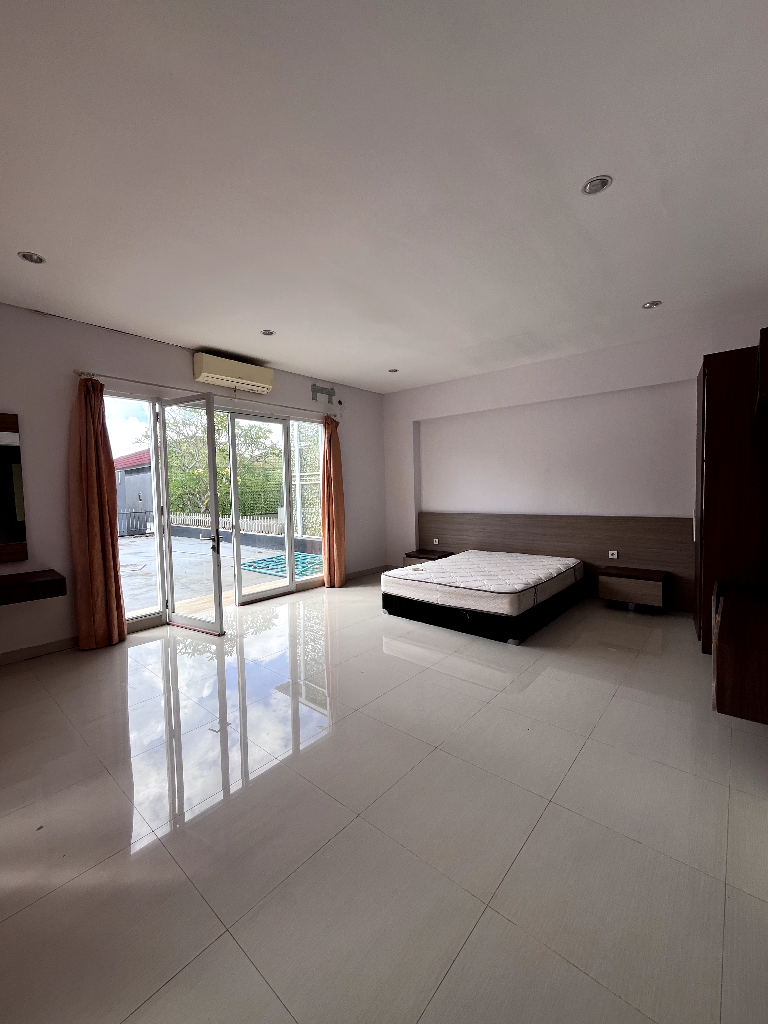 4 BR Villa Jimbaran (near Sidewalk) in Uluwatu - Image 4