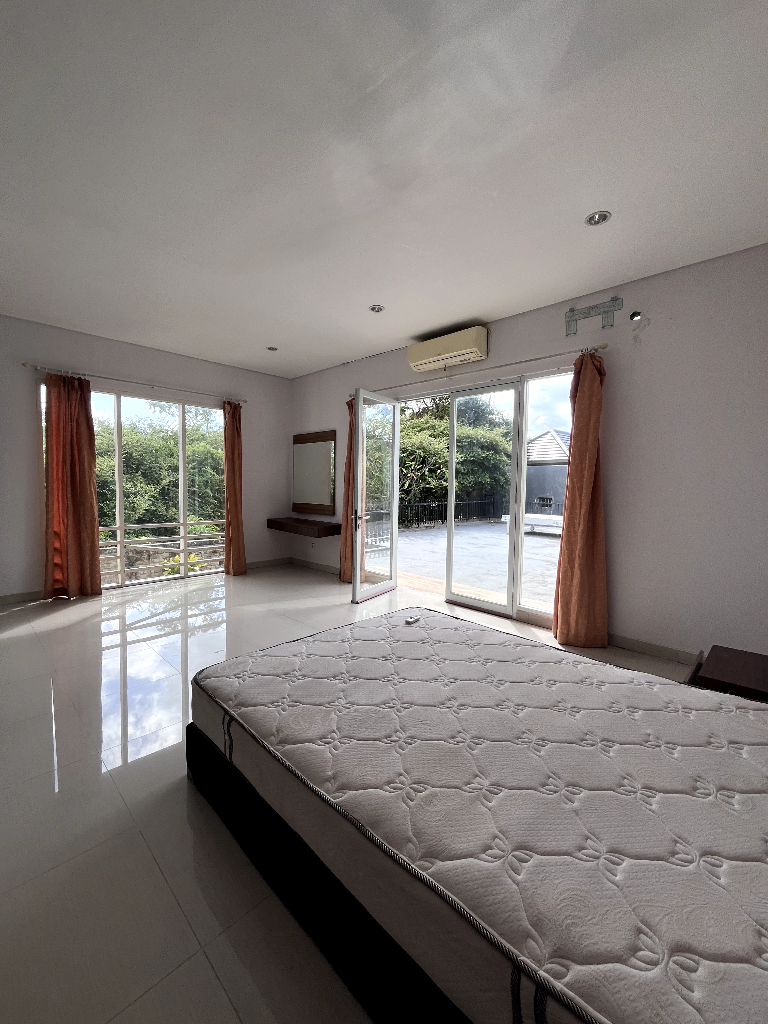4 BR Villa Jimbaran (near Sidewalk) in Uluwatu - Image 2