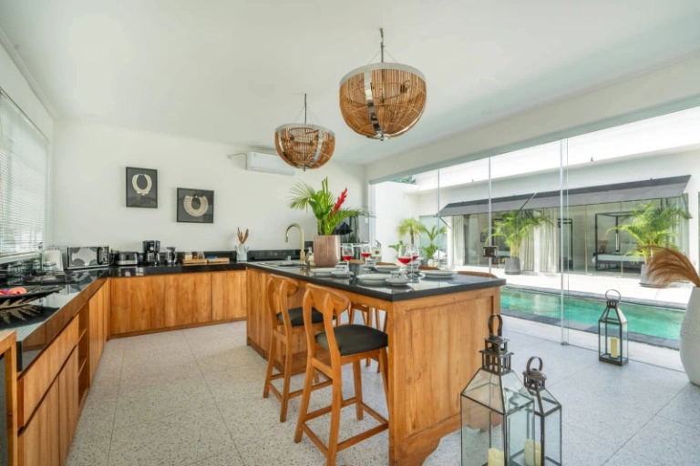 MONTHLY - BATU BOLONG, CANGGU 3 BEDROOM VILLA IN CANGGU in Canggu - Image 5