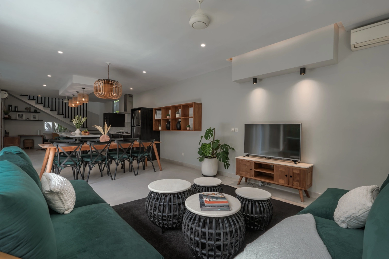 CONTEMPORARY BEAUTIFUL 3 BEDROOMS VILLA WITH RICE FIELDS VIEW in Canggu - Image 2