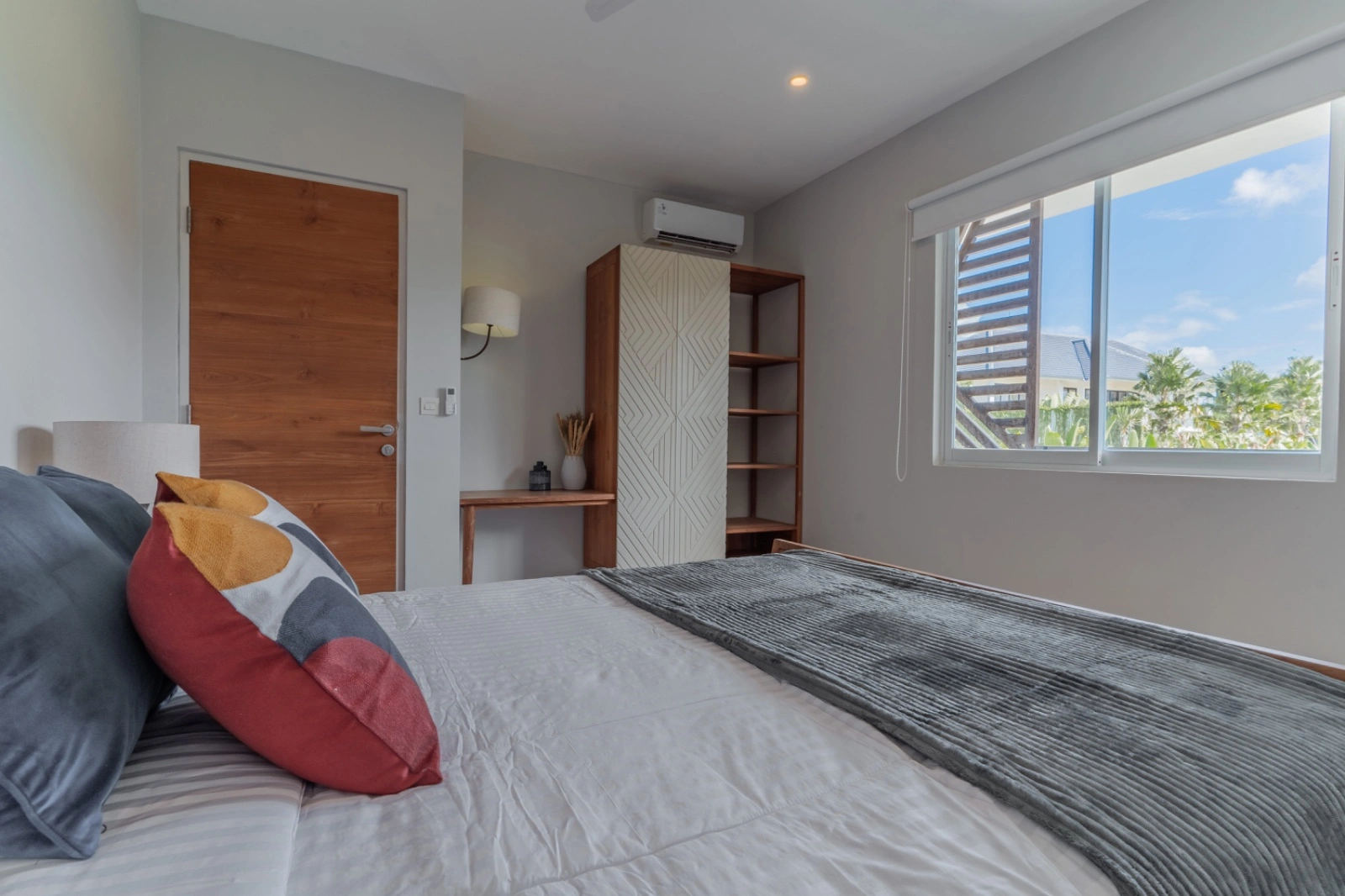 CONTEMPORARY BEAUTIFUL 3 BEDROOMS VILLA WITH RICE FIELDS VIEW in Canggu - Image 4