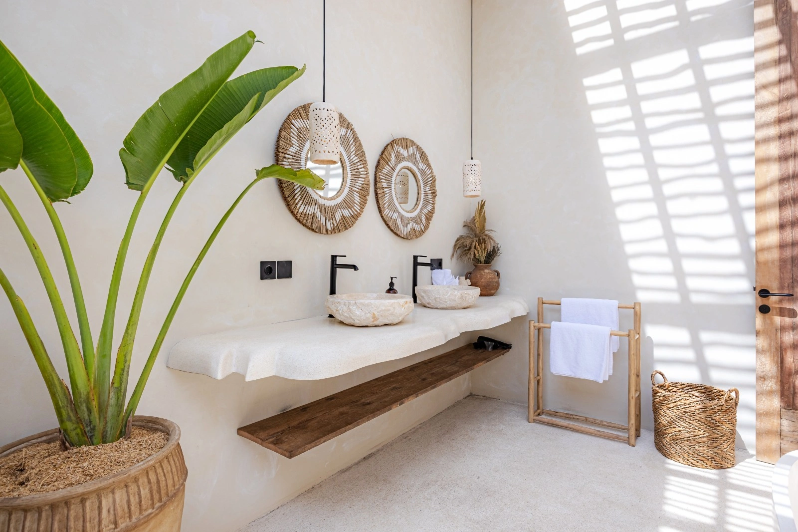 WEEKLY & MONTHLY - KEDUNGU- BRAND NEW SPACIOUS 1 BEDROOMS VILLA IN KEDUNGU in Canggu - Image 4