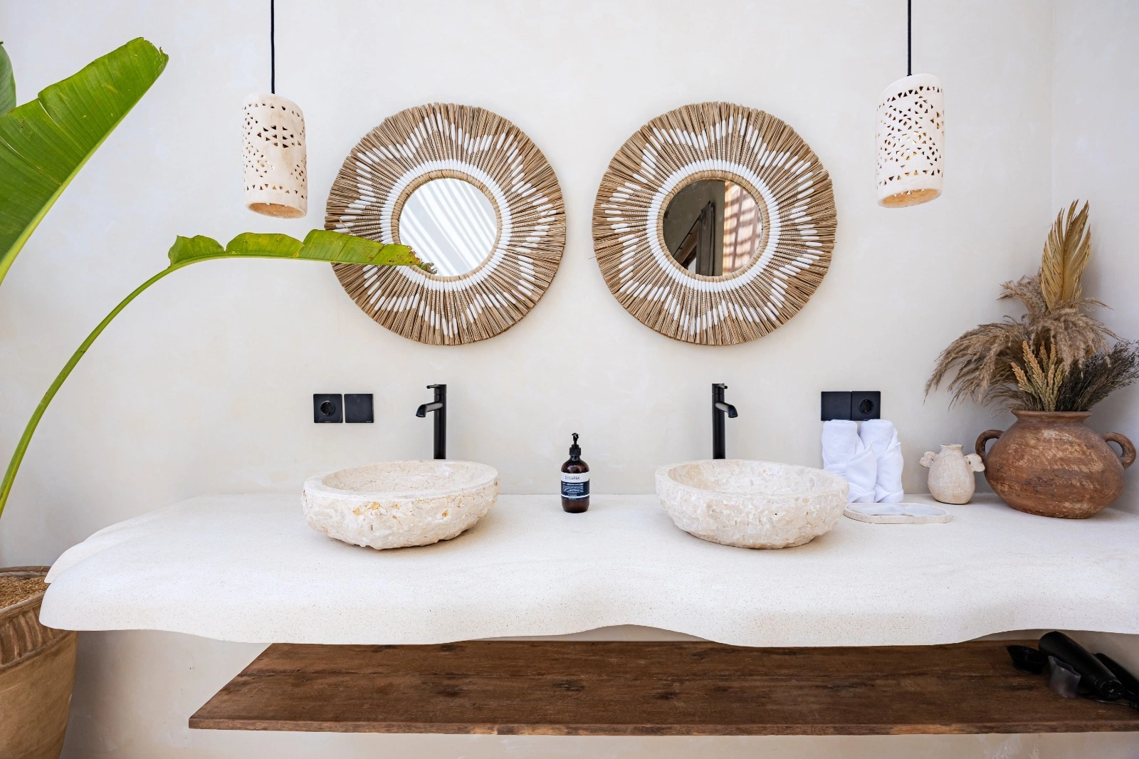 WEEKLY & MONTHLY - KEDUNGU- BRAND NEW SPACIOUS 1 BEDROOMS VILLA IN KEDUNGU in Canggu - Image 3