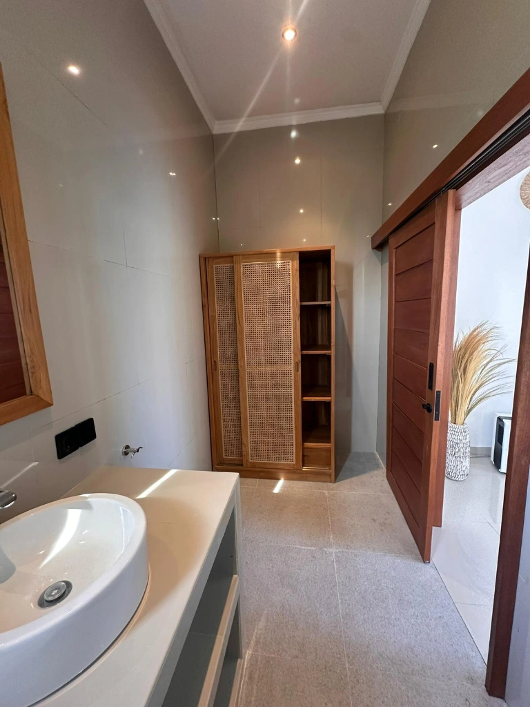 𝗣𝗘𝗥𝗘𝗥𝗘𝗡𝗔𝗡 | 𝟮+𝟭 𝗕𝗘𝗗𝗥𝗢𝗢𝗠 𝗣𝗥𝗜𝗩𝗔𝗧𝗘 𝗩𝗜𝗟𝗟𝗔 𝗙𝗢𝗥 𝗬𝗘 in Pererenan - Image 2