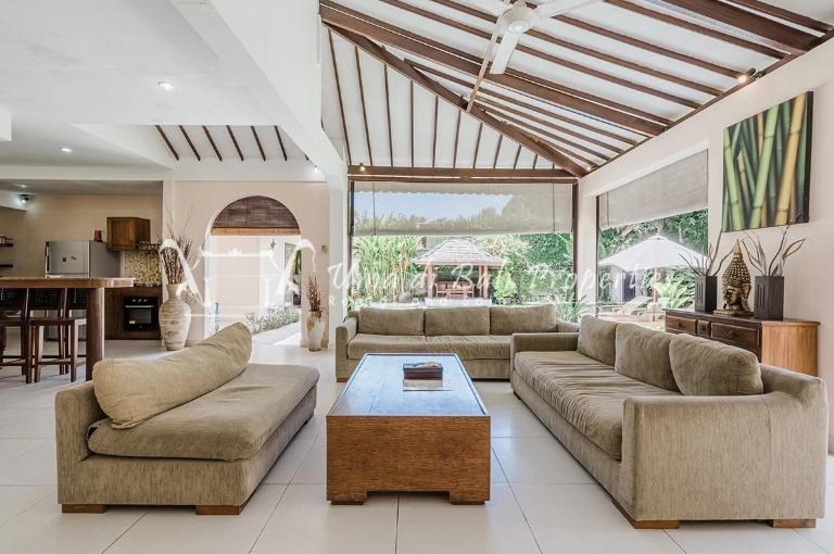 BIG GARDEN 4BR VILLA FOR RENT AT SEMINYAK | IP 951 in Seminyak - Image 5