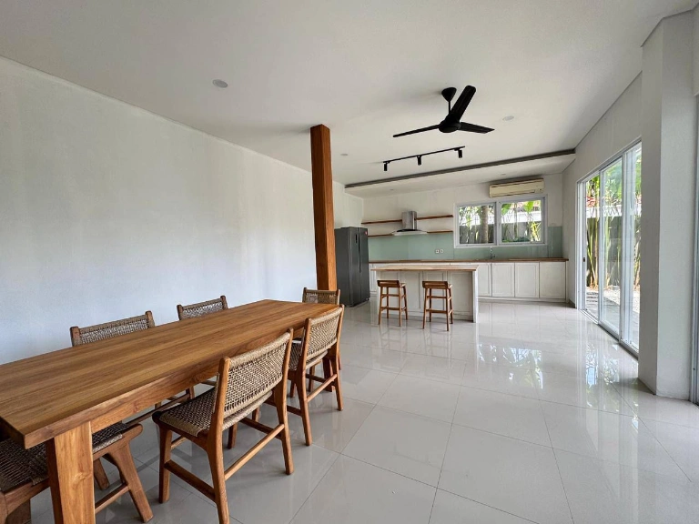 🏝️ 3-Bedroom Villa Near Pererenan Beach in Pererenan - Image 4