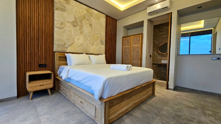 Yearly, 4BR Villa + Office with open rice field views in (Munggu) in Pererenan - Image 4