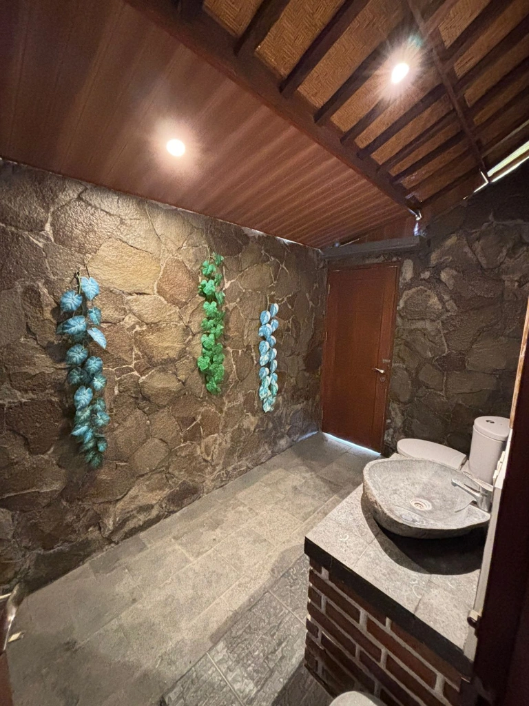 2 Bedroom Villa with Garden Pet Friendly in Canggu, Padonan  in Canggu - Image 5