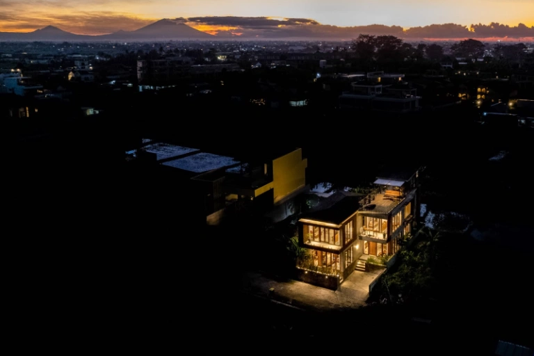 Josh Ocean - 4 Bedroom Modern Industrial Villa with Ocean View in Cemagi in Seseh - Image 4