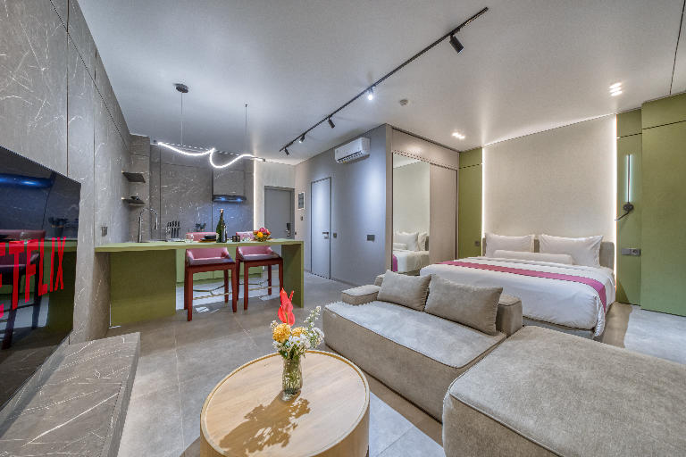 Modern 1BR Apartment w/ Rooftop & Pool in Canggu - Image 3