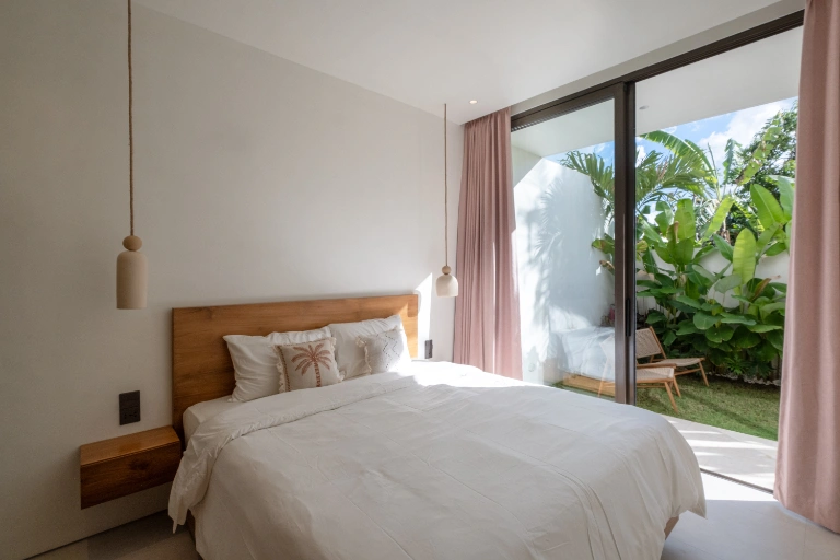 Vila Japandi Tropis Hangat Modern 2 Kamar Tidur di Tumbak Bayuh ...